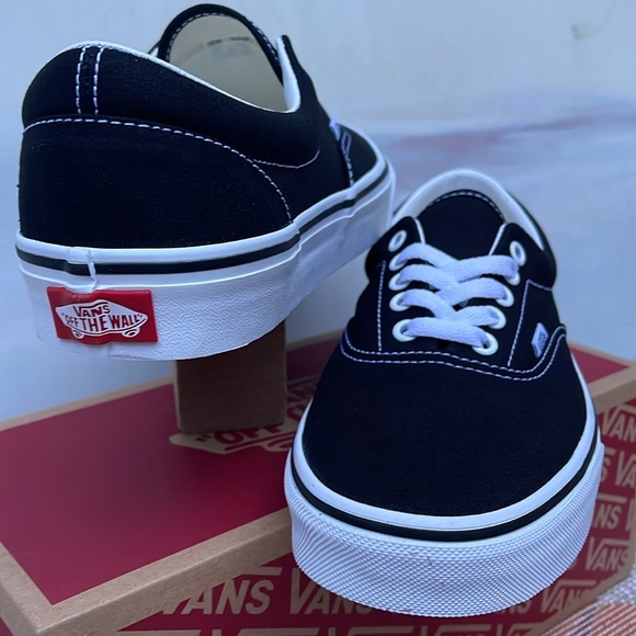 Vans Men’s Era Black
VN000EWZBLK
Sneakers - Picture 9 of 16